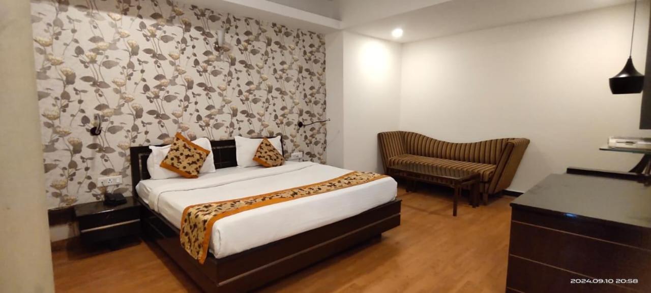 Hotel Queens Tower Amritsar Ngoại thất bức ảnh